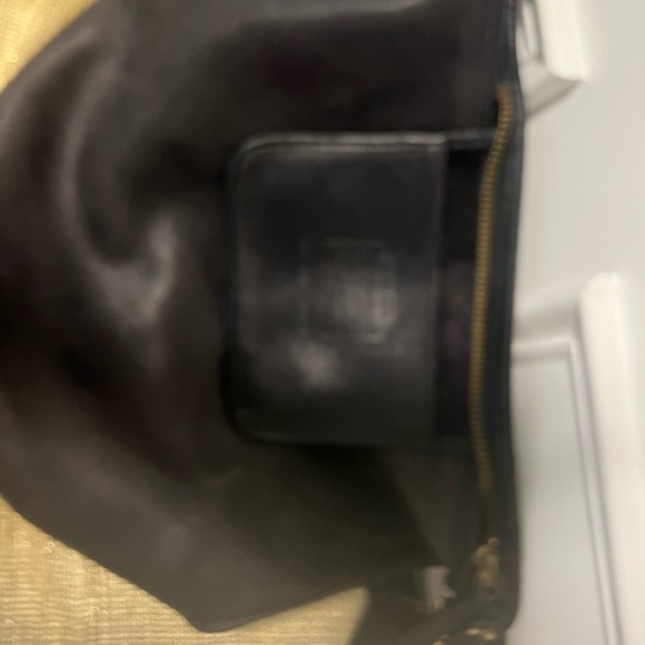 Vintage Large Coach Black Leather Bag with Brass Details.. - Picture 6 of 8